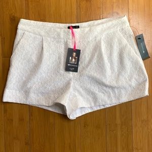 NWT I heart Ronson lace shorts white 6